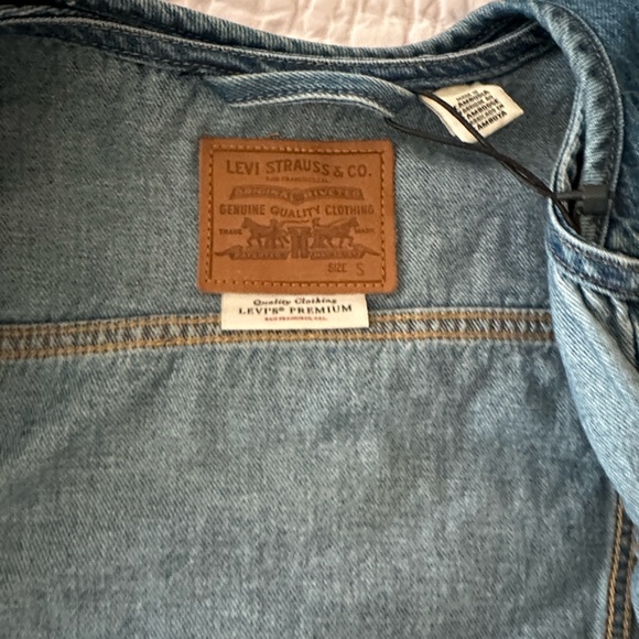 Levi's Prairie Collar Denim Jacket with Ruffle Detail NWT Small - Picture 7 of 7